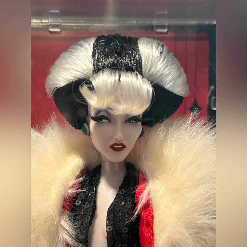 Disney Store Villians Designer Collection Cruella De Vil [Manic Style] - Picture 9 of 13